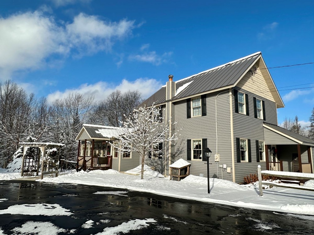 Adirondack House in  Lake Pleasant